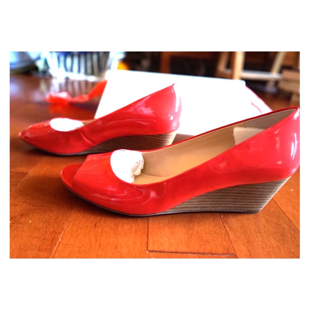 Super cute & flirty patent peep toe wedge